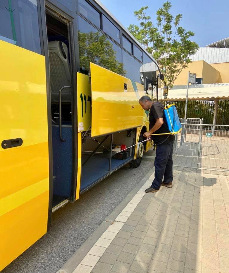בודקים את האוטובוסים לקראת פתיחת שנת הלימודים