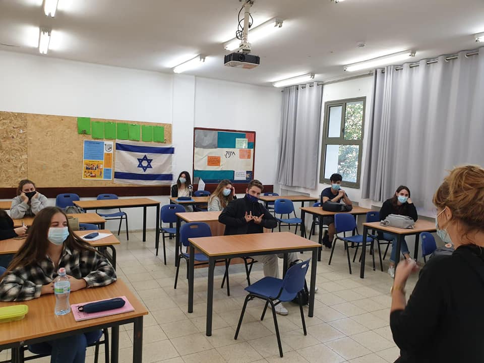 תלמידות ותלמידי כיתות י-יב חוזרים לבית חינוך ירקון ובית חינוך עמי אסף