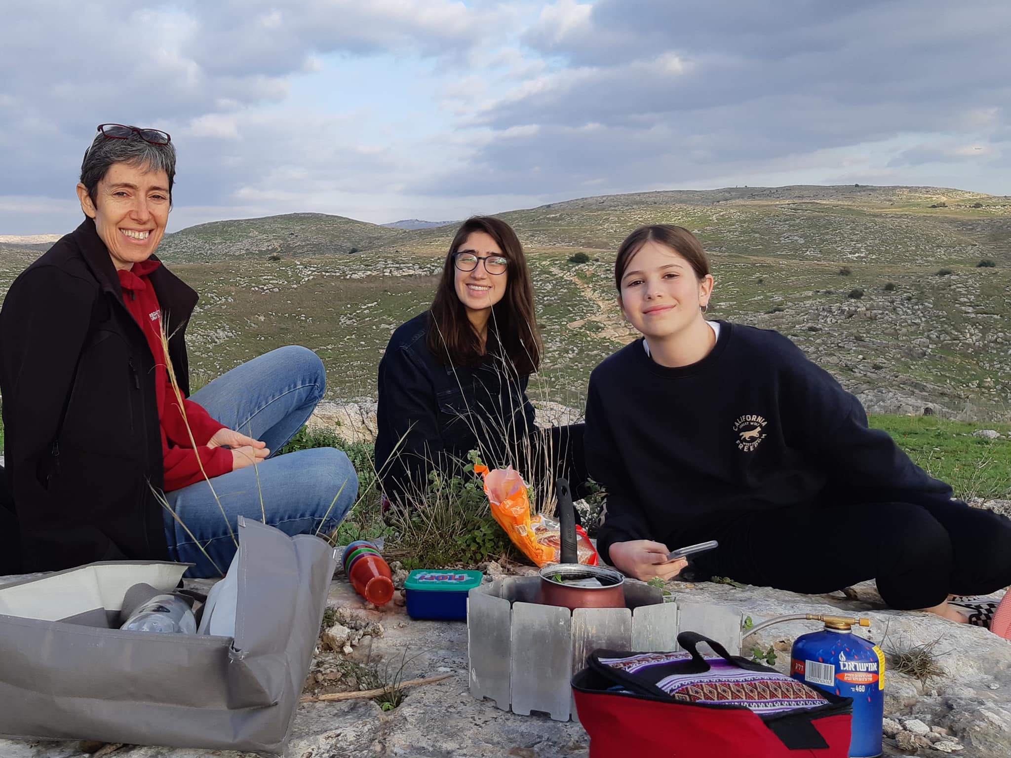 סלין מעוז עם בנותיה