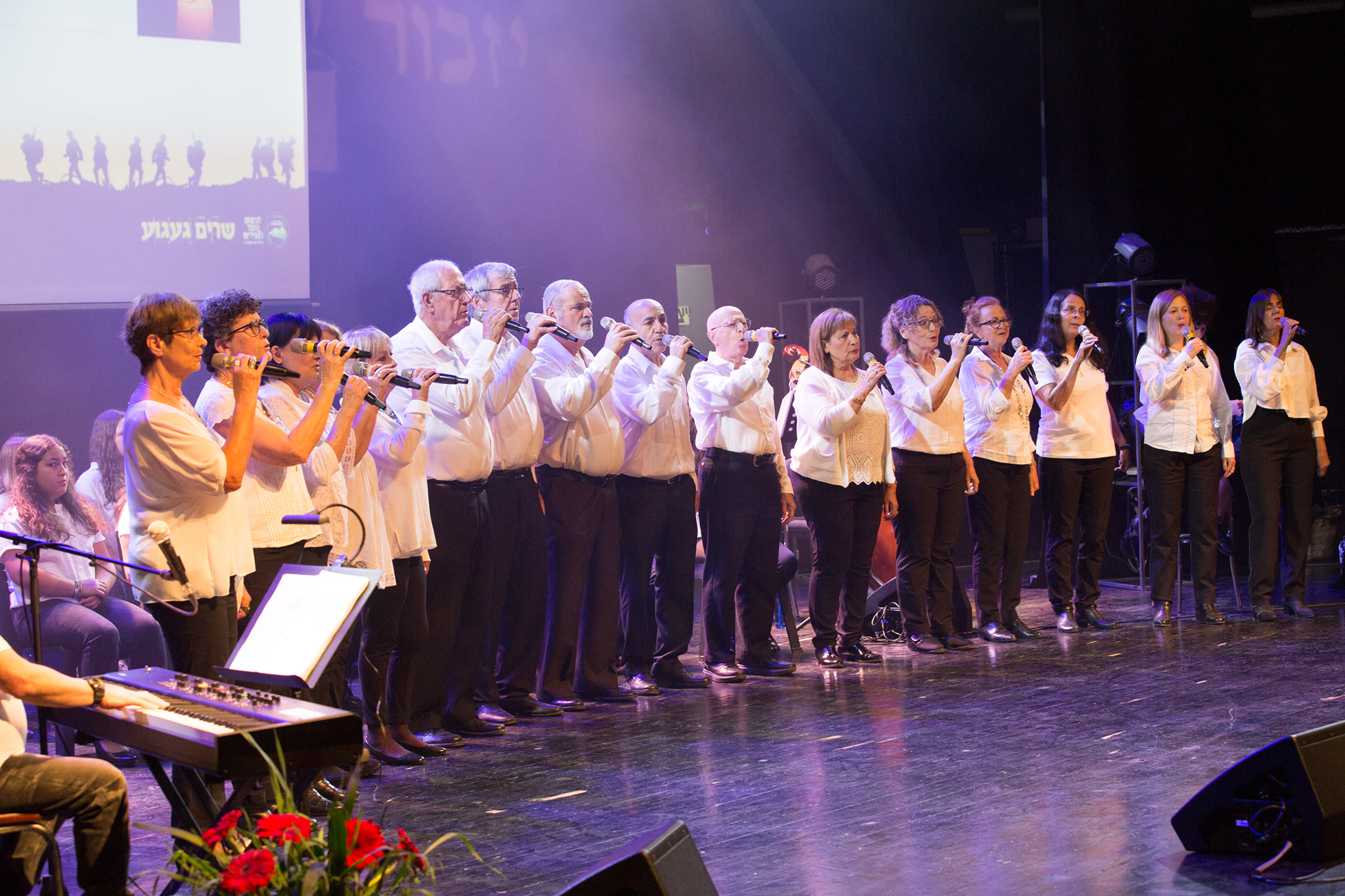 מופע מוזיקלי בערב הזיכרון שרים געגוע בדרום השרון4