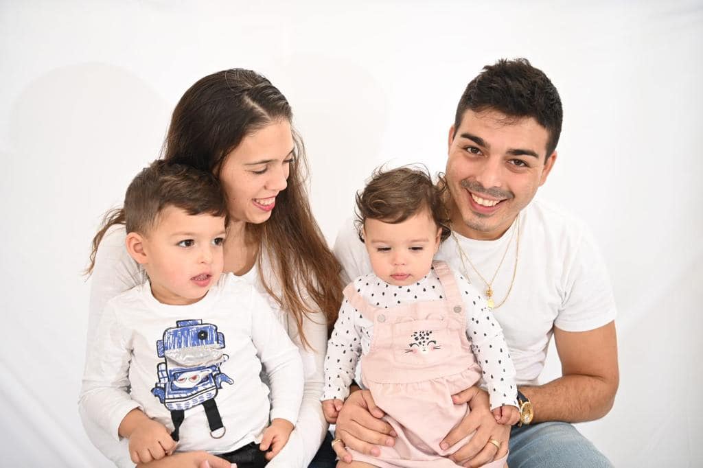 רב סרן שלי הרשקוביץ מקיבוץ גבעת השלושה עם משפחתה
