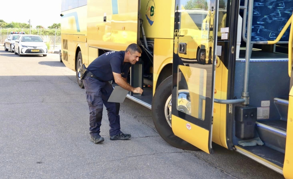 בדיקת צי האוטובוסים על ידי משטרת התנועה הארצית