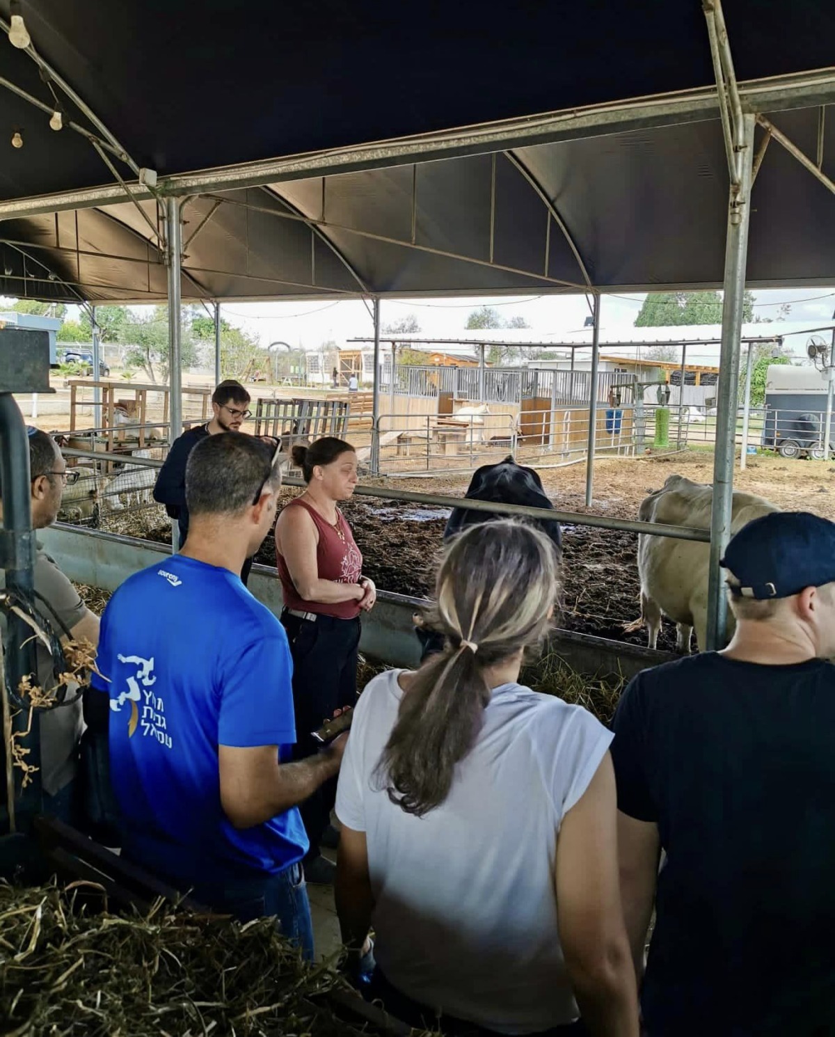 תמונות של עובדות ועובדי מחוז מרכז של רשות מקרקעי ישראל בחוות קרן-אור