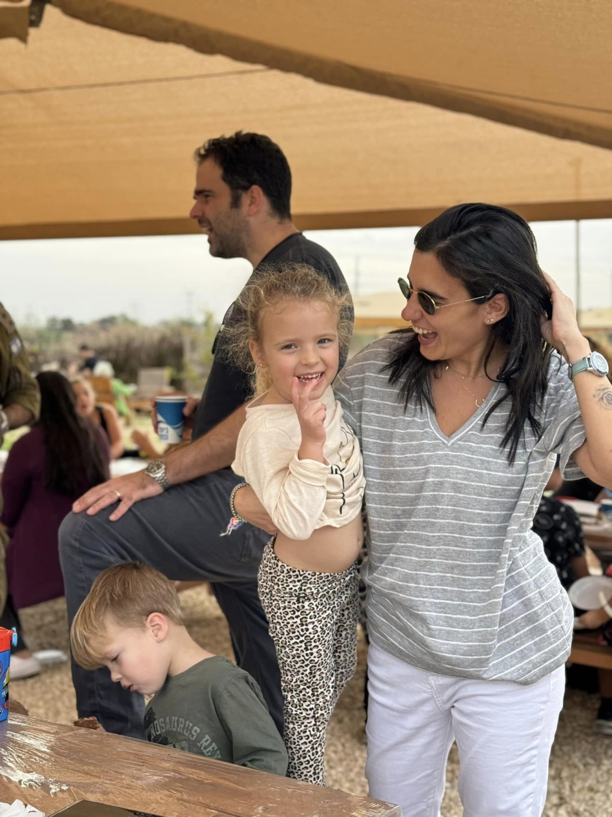 תמונות מארוע מפריחים עפיפונים לשחרורם בחווה החקלאית