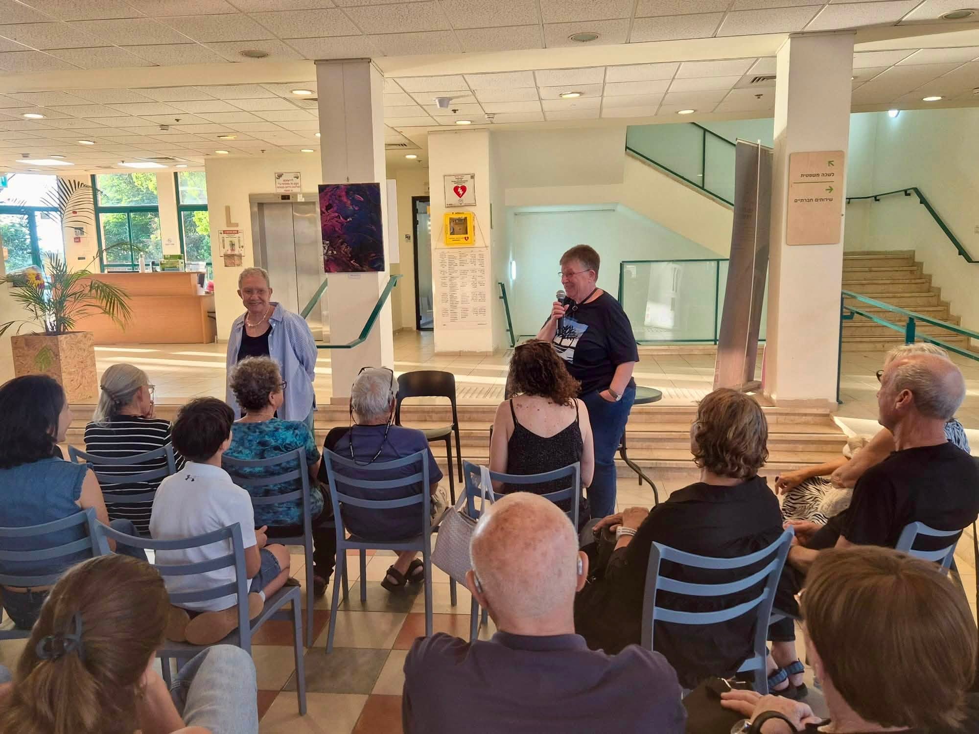 תמונות מהתערוכה הבניין המועצה