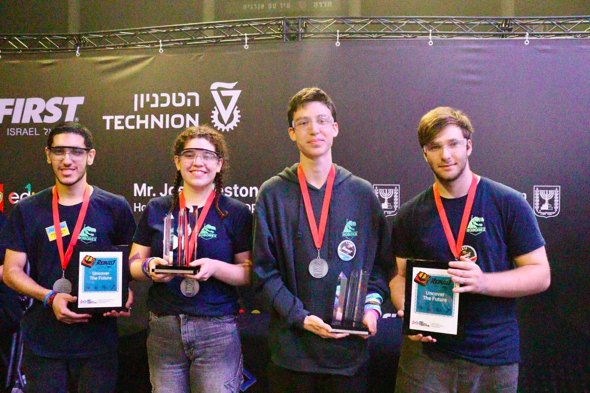 תמונות של קבוצת הרובוטיקה