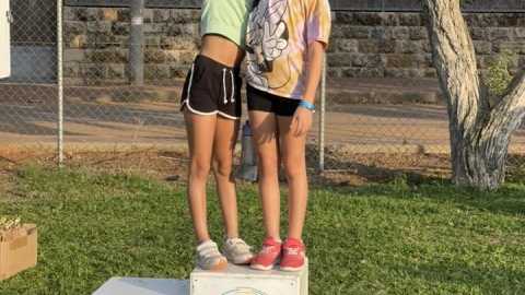 נערות על הפודיום במסגרת מרוץ צופית 2022.jpg