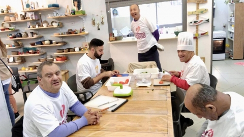 פעילות עם תשושי נפש במרכז מעש עמיחי הוד השרון (7).jpg